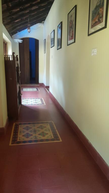Casa Menezes - A Heritage Goan Homestay Bambolim Habitación foto