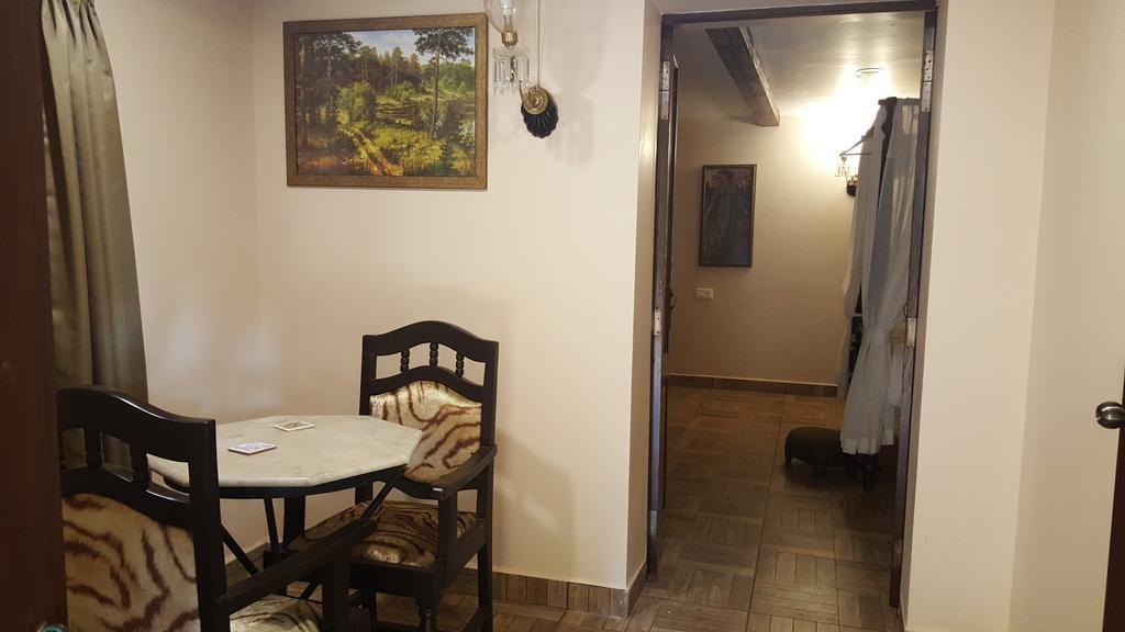 Casa Menezes - A Heritage Goan Homestay Bambolim Habitación foto