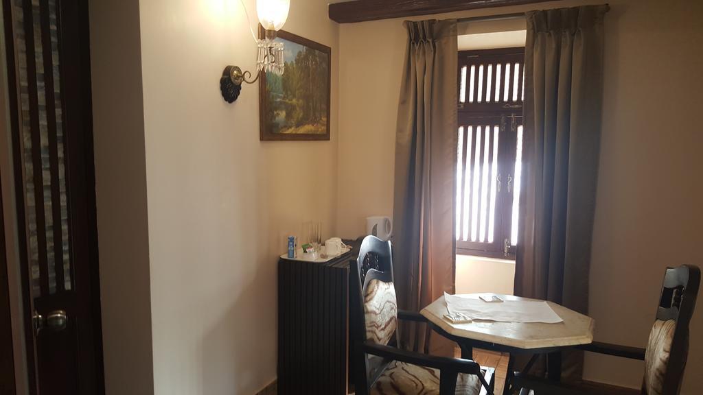 Casa Menezes - A Heritage Goan Homestay Bambolim Habitación foto
