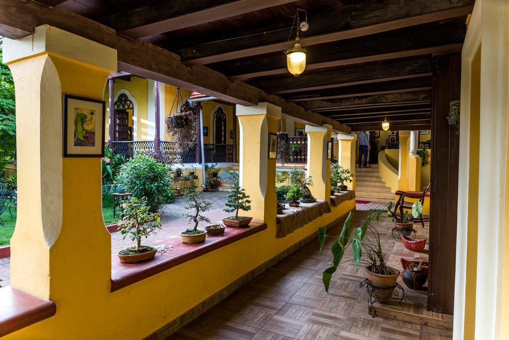 Casa Menezes - A Heritage Goan Homestay Bambolim Exterior foto