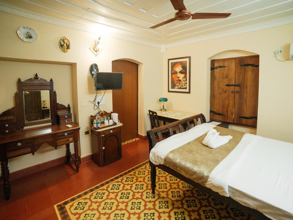 Casa Menezes - A Heritage Goan Homestay Bambolim Exterior foto