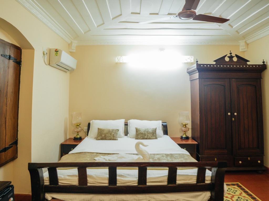Casa Menezes - A Heritage Goan Homestay Bambolim Exterior foto