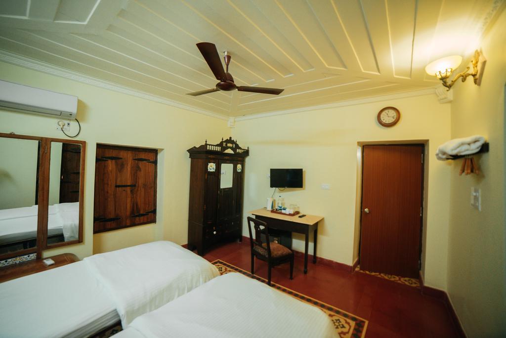 Casa Menezes - A Heritage Goan Homestay Bambolim Exterior foto